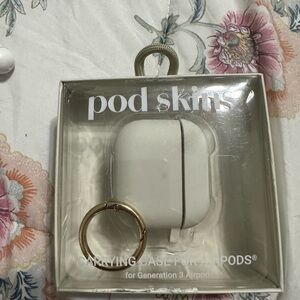 White Carrying Case for AirPods